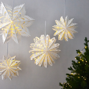Lanterna di Carta Pieghevole 3D a Forma di Fiocco di Neve Bianco, Paralume Fatto a Mano, Decorazione Natalizia e di Capodanno - Product Image 2
