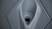 Urinoir public mobile d'extérieur Toppla au design moderne, en PEHD à 4 faces, écologique, durable et facile à installer