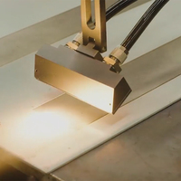 Nettoyeur laser pulsé automatique CNC multi-axes haute répétabilité 500W pour le nettoyage des surfaces métalliques et les applications sur le bois
