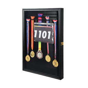Espositore da Parete per Medaglie con Slot per Pettorale, Cornice Nera in Legno per Ricordi Sportivi - Product Image 2