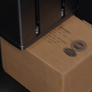 <span class=keywords><strong>Machine</strong></span> de codage automatique à jet d'encre avec bande transporteuse pour impression de numéro de lot de date d'expiration de poche de bidon de bouteille - Product Image 5