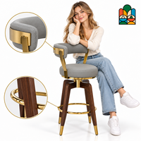 Tabourets de bar commerciaux pivotants, assise rembourrée grise, base en laiton doré, pieds en bois, repose-pieds, tabourets de bar commerciaux