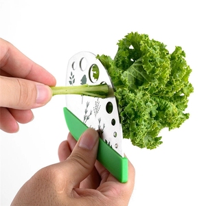 Utensile da Cucina Multifunzionale per Tagliare Foglie di Verdure come Prezzemolo e Perilla - Product Image 3