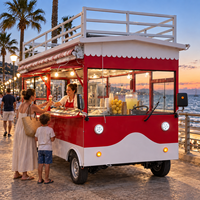 Camion de cuisine mobile rouge et blanc avec plaque chauffante, cadre en acier inoxydable, style capsule moderne, utilisation en extérieur