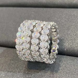 Bague de mariage éternelle en or massif 14K/18K avec diamants et moissanite ovale, personnalisable pour femme - Product Image 1