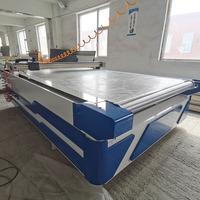 Machine de découpe laser automatique pour la fabrication de chaussures, vente chaude, fabrication industrielle, prise en charge de l'IA, refroidissement par eau, 4 axes, haute sécurité, compatible avec le caoutchouc