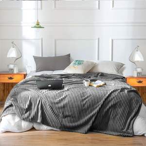 Manta de Lana Gris Cálida y Acogedora, Cobija Decorativa Suave para Sofá, Cama, Sala de Estar, Decoración del Hogar, Uso Durante Todo el Año - Product Image 1