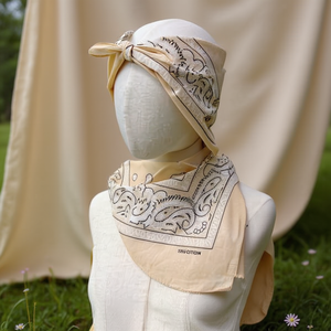 Écharpe carrée en coton beige à motifs paisley Angelina 54x54cm 12 pièces par boîte - Product Image 3