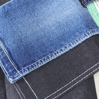 Jeans en denim prêts à être expédiés pour hommes