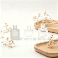 Flacons de parfum en verre transparent mini 7ml 10ml en gros, en stock usine, portables, en forme cubique, en promotion