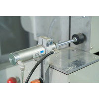 Scie à onglets double tête pour la découpe de profilés en alliage d'aluminium et en PVC, longueur de coupe 3700 mm, équipement de fabrication de fenêtres