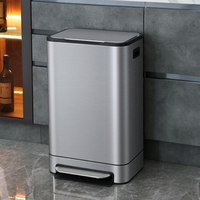 Poubelle en acier inoxydable de grande capacité 30L/40L Poubelle carrée à pédale pour la cuisine et la salle de bain pour les restaurants