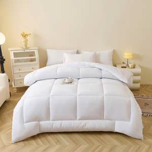 Couette d'hôtel sur mesure pour hôtels et complexes de luxe, lavable en machine, durable, écologique - Product Image 1