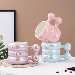 Tasses à café en céramique de luxe gaufrées 400 ml, mugs personnalisés pour la bière LOUERS VODKA avec anse dorée - Product Image 4