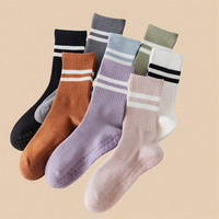 Vente en gros de chaussettes antidérapantes Pilates avec logo personnalisé Chaussettes de yoga Designs Chaussettes de sport professionnelles antidérapantes