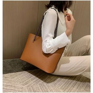 Sac fourre-tout à bandoulière en PU souple grande capacité pour femme, style luxe léger, avec chaîne, best-seller transfrontalier - Product Image 2