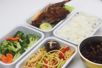 Vente en gros de boîtes à lunch en aluminium pour la préparation de repas par les compagnies aériennes plateaux d'emballage casseroles en métal prêtes à manger assiette d'aliment chaud en aluminium