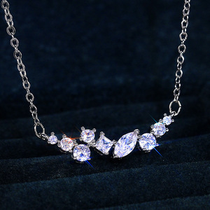 Collar con Colgante Micro Pavimentado para Mujer, Joyería Sencilla y Moderna - Product Image 1