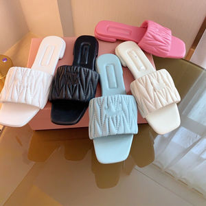 L'usine vend des pantoufles de marque de créateur de haute qualité avec des semelles plates plissées et solides à la mode pour femmes - Product Image 4