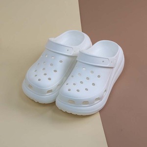 Zuecos de Verano para Mujer, Punta Cerrada, Parte Superior de Plástico Transpirable, Suela de EVA, Color Gris Claro - Product Image 2