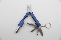 Pince multifonction pliable à poignée bleue avec porte-clés et mini lampe torche pour les réparations quotidiennes en extérieur