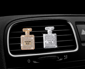 Porte-parfum <span class=keywords><strong>de</strong></span> sortie d'air pour voiture Bouteille <span class=keywords><strong>de</strong></span> parfum incrustée <span class=keywords><strong>de</strong></span> diamants créatifs Décoration <span class=keywords><strong>de</strong></span> la climatisation <span class=keywords><strong>de</strong></span> voiture Porte-arôme intérieur - Product Image 6
