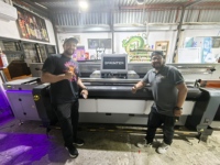 Machine de guidage de ruban de 2,5 mètres avec 24 buses Konica, utilisée pour les imprimantes UV grand format pour affiches publicitaires
