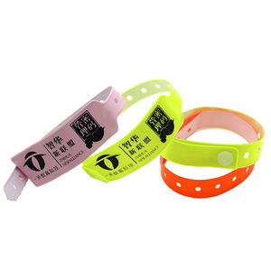 Großhandel Promotion Aktivität Günstige Artikel Einweg Vinyl VIP Event Armband Armbänder - Product Image 3