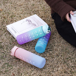 500ml 900ml 64Oz <span class=keywords><strong>2L</strong></span> Demi-gallon Sans Bpa Gym Fitness Sports Motivation Réutilisable Demi-gallon <span class=keywords><strong>Bouteille</strong></span> d'eau avec manchon et paille - Product Image 4