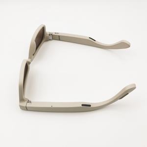 Gafas de Sol Fotocromáticas Rojas de Moda 2026 con Lentes Reemplazables de Alta Definición, Música Bluetooth y Audífonos con IA - Product Image 4