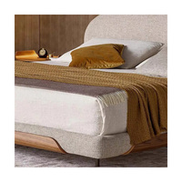 Lit en tissu italien Villa minimaliste italienne de design Chambre double principale Lits en bois et cuir de style antique