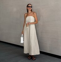 Robe longue ample sans bretelles en coton et lin kaki, style estival, pour les vacances à la plage, avec poches, nouvelle collection Enyami Cozy Holiday.