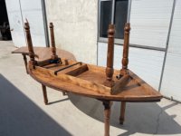 Table d'extérieur en S incurvée en bois de jardin rustique moderne avec sièges pour meubles d'hôtel pour les pique-niques en plein air et les mariages