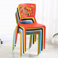 Chaise de salle à manger en forme de z en pu, chaise de salle à manger en plastique de haute qualité, ensemble table et chaise pour 4 personnes