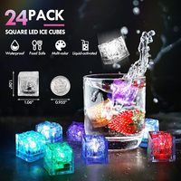 Vente en gros de jouets Led cubes de glace lumineux colorés atmosphère amusante lumières de glaçon jouets de bain de bébé s'allument lorsqu'ils sont exposés à l'eau