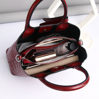 Sacs à main et portefeuilles pour femmes en cuir de vachette véritable, style rétro, luxe européen, collection 2024, prix de vente promotionnel, mode en ligne