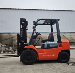 Chariot élévateur diesel d'occasion à vendre, chariots élévateurs d'occasion d'origine japonaise à moteur à combustion interne, chariot élévateur Toyota FD30 3 tonnes à vendre - Product Image 2