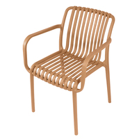 Chaises de restaurant d'extérieur en plastique empilables pour le café et les loisirs, pratiques pour la restauration en gros
