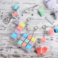 Jouet anti-stress léger en plastique, porte-clés clavier avec design de dessin animé