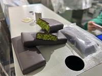 Ligne de production automatique de barres chocolatées en acier inoxydable à écran tactile, haute productivité, neuve, fournie par l'usine, avec machine d'emballage