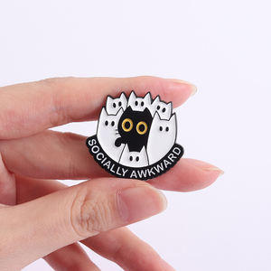 Sociaal Onhandige Kat Email Pin Grappig Mijn Sociale Batterij Is Lage Cartoon Kat Broche Revers Badge Sieraden Cadeau Voor Vrienden - Product Image 4