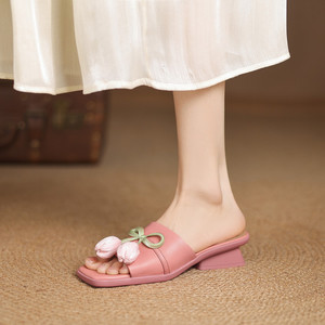 Sandalias de mujer estilo europeo de cuero suave con punta abierta, versátiles, con correa en el tobillo y diseño floral de Brogan. - Product Image 5