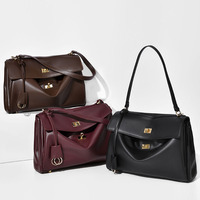 Tas Tote OEM Square Shoulder Kapasitas Besar Tas Tangan Wanita Bahan Polyester Model B Gaya Santai Tas Selempang Ketiak