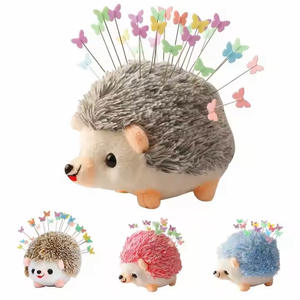 Набор для шитья: подушечка для булавок в форме ежика с 100 цветными булавками - Product Image 1