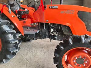 รถแทรกเตอร์ขับเคลื่อน4x4ล้อสำหรับรถแทรกเตอร์ฟาร์มขนาดเล็กมือสอง Kubota 704 Kubota 6040 M704K 4WD สำหรับการเกษตร70hp รถแทรกเตอร์ขับเคลื่อน4ล้อ - Product Image 3