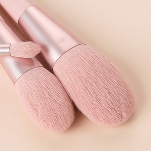 Nouvel ensemble de 11 pinceaux de <span class=keywords><strong>maquillage</strong></span> exquis et élégants à prix abordable, pinceau à poudre libre rose doux, ensemble <span class=keywords><strong>complet</strong></span> d'outils de beauté - Product Image 4