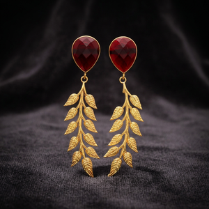 Boucles d'oreilles pendantes en feuille d'or pour occasions spéciales, avec pierre précieuse grenat hydro, plaqué or 24 carats, unisexe - Product Image 4