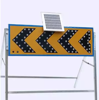 Module de feux de circulation Sécurité routière LED Solar Flashing Arrow Sign Light