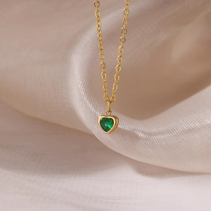 Gargantilla de piedra natal multicolor al por mayor, collar con colgante de piedras preciosas de corazón de acero inoxidable que no se deslustra a la moda para mujer - Product Image 6