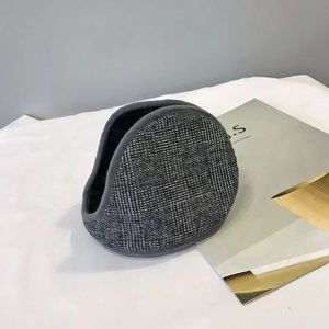 Cache-oreilles d'hiver pour hommes en peluche avec motif quadrillé gris, café, noir – Protection thermique pour l'hiver - Product Image 4